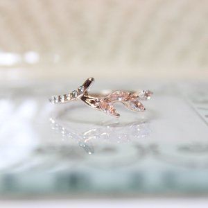 18K Gold Leaf Moissanite Leaf ring sz 7